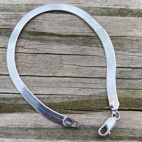 .925 Sterling Silver Herringbone bracelet Made in Italy - Picture 3 of 11